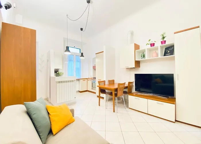 Ringhiera House Tertulliano - Quiet Family Apartment near Fondazione Prada with Free Parking